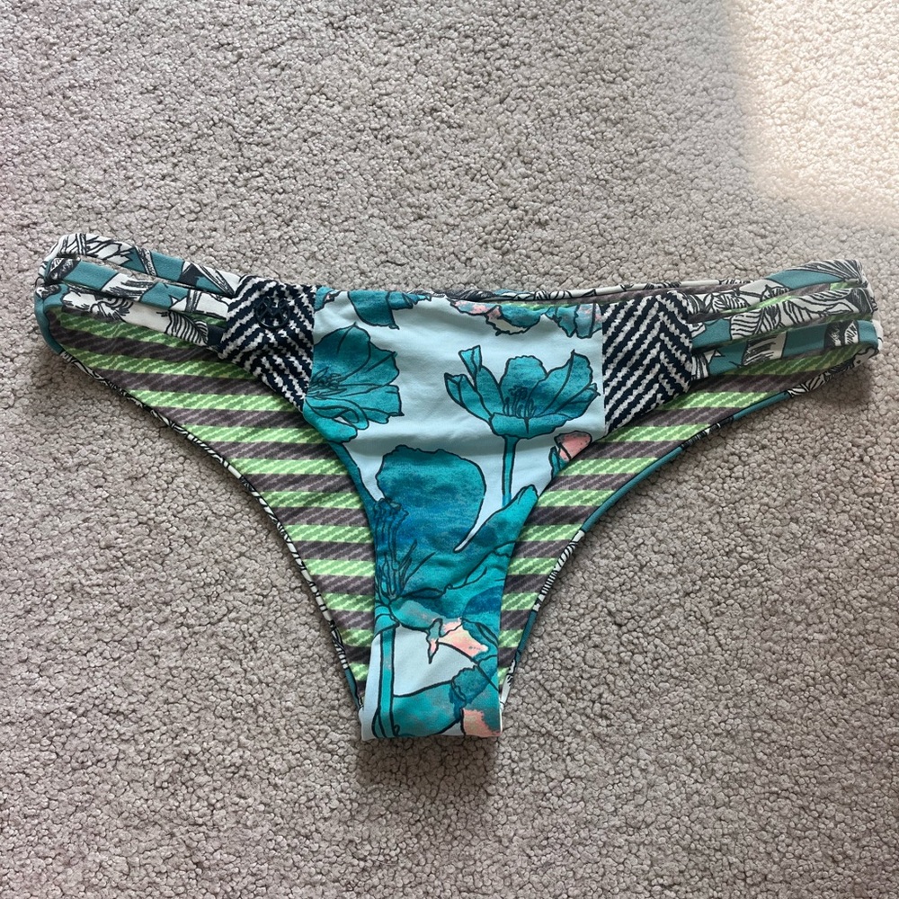Maaji bathing suit bottom (reversible!)